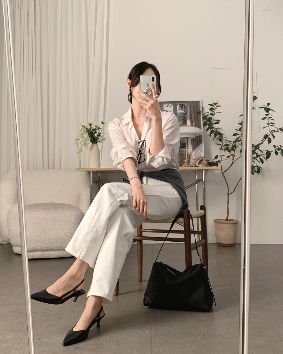 Đây là kiểu phối đồ thường được áp dụng trong các phong cách đề cao tính tối giản nhưng vẫn giữ được sức hút riêng.
