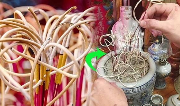 Nhiều Shbet111 slot, casino, thể thao, xổ số thường chọn thời điểm sau lễ cúng ông Công ông Táo để tiến hành bao sái bàn thờ, rút tỉa chân nhang.