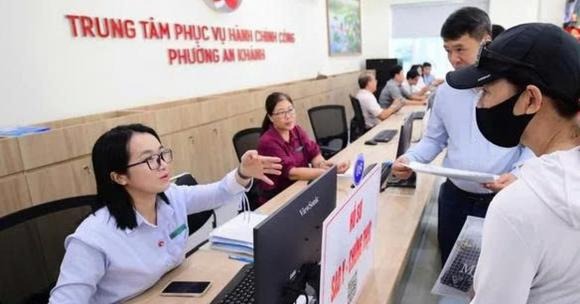 Liên quan đến chính sách này, bà N.T.B.H. (Lào Cai) cho biết nhiều cán bộ sở, ngành được điều động về cơ sở đang quan tâm thời điểm chi trả trợ cấp, căn cứ pháp lý áp dụng cũng như việc có phải chờ hướng dẫn cụ thể của UBND tỉnh hay không.    