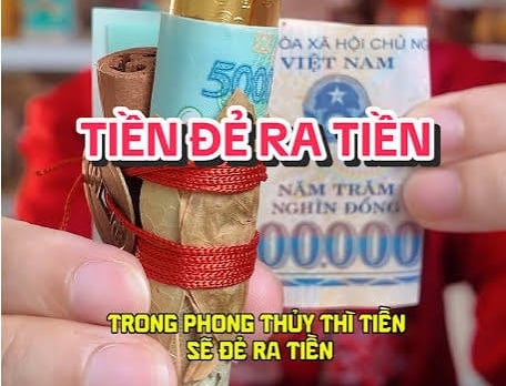 Bạn có thể chọn một tờ tiền may mắn (số đẹp, tiền mới, hoặc số tiền tròn) và cất riêng trong ví hoặc phong bao đỏ. Điều quan trọng không phải giá trị bao nhiêu, mà là ý nghĩa tượng trưng cho sự khởi đầu đủ đầy.