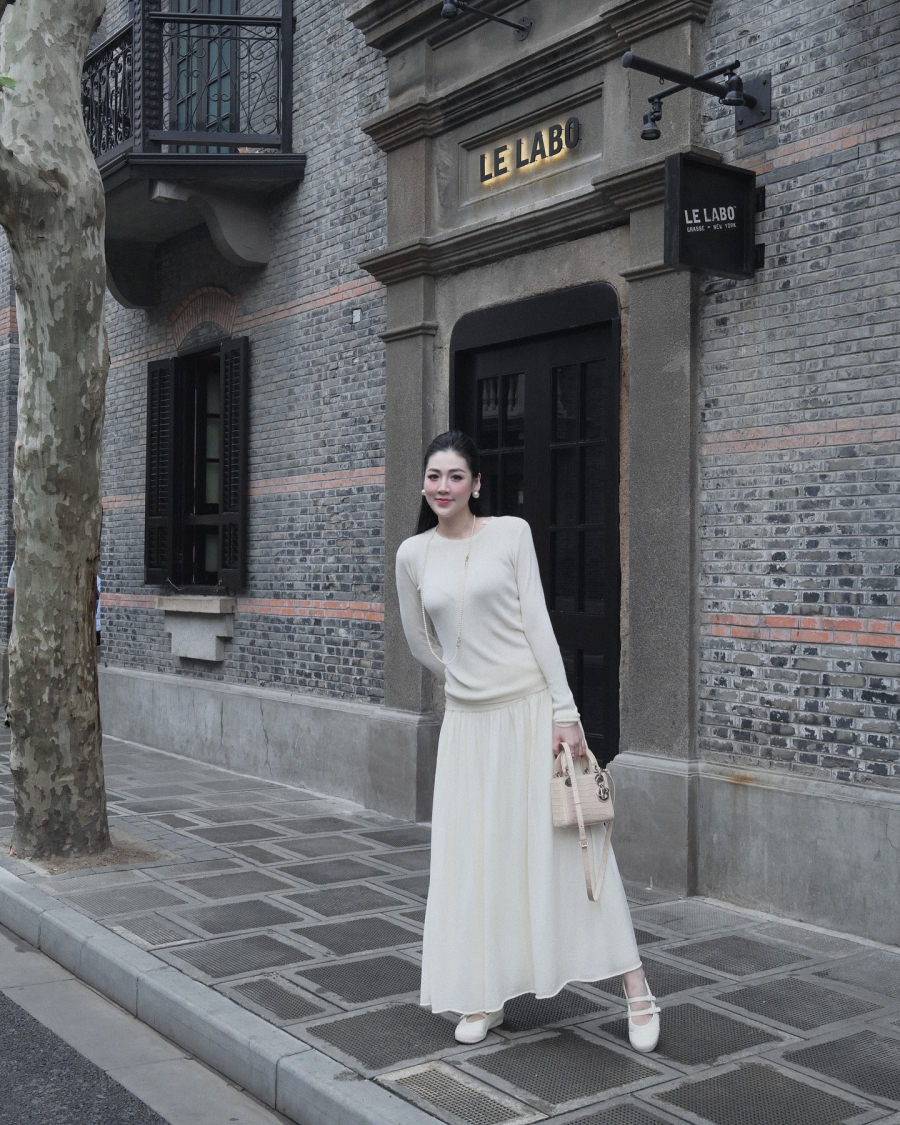 Khi đi kèm giày mary jane hoặc giày búp bê cùng tông, bộ Shbet999 com đăng nhập giữ được sự hài hòa và thanh thoát, thích hợp cho các buổi gặp gỡ Shbet111 slot, casino, thể thao, xổ số hay sự kiện nhẹ nhàng.