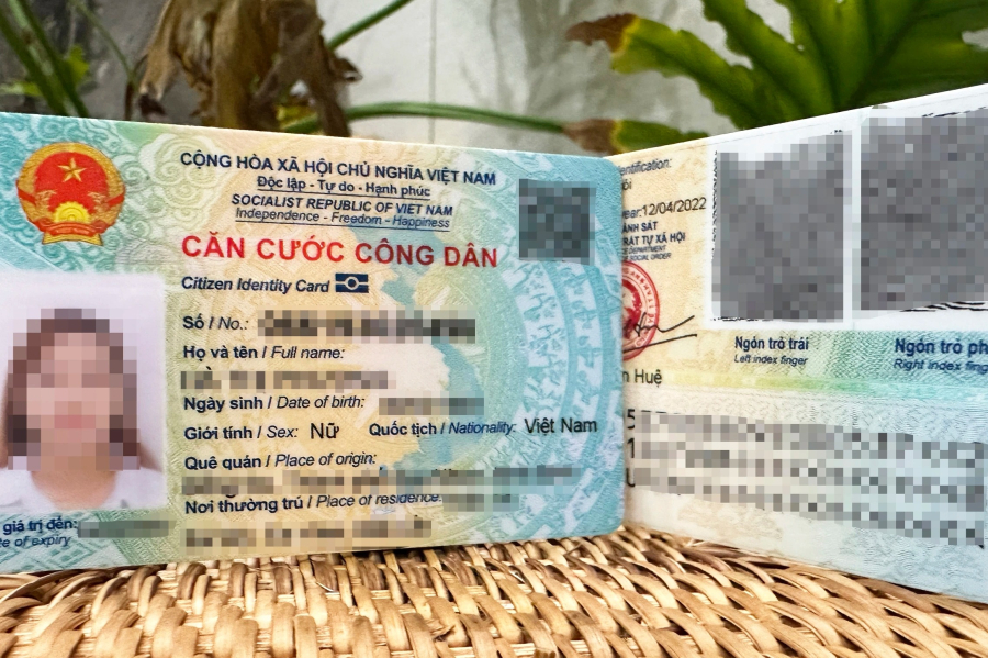 Trường hợp làm thủ tục cho trẻ dưới 6 tuổi, người đại diện hợp pháp sẽ thực hiện đăng ký và kiểm tra thông tin của trẻ trên Cơ sở dữ liệu quốc gia về dân cư trước khi nộp hồ sơ theo quy định.    