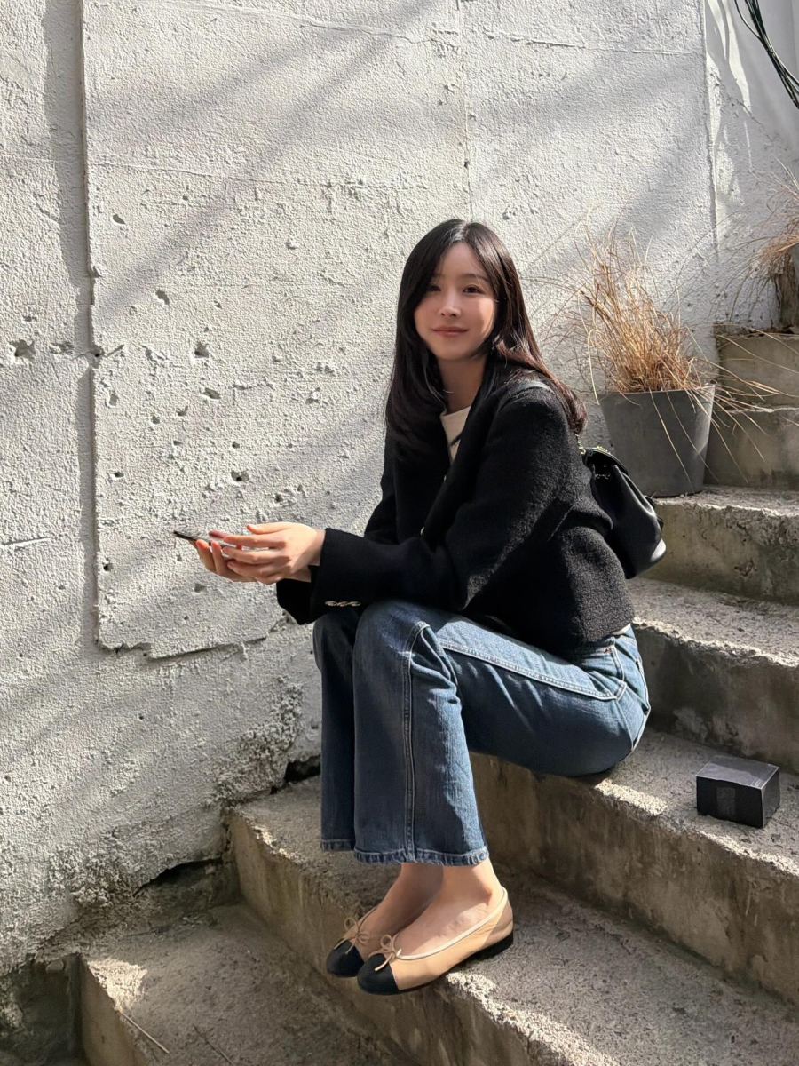 Mẫu giày này dễ dàng kết hợp cùng jeans ống đứng, cardigan mỏng hoặc váy midi trơn màu. 