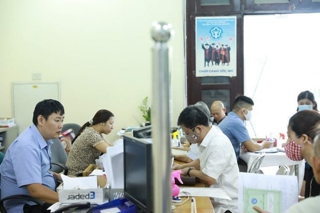 Theo khoản 4 Điều 3 Nghị định 73/2024/NĐ-CP, Chính phủ sẽ điều chỉnh mức lương cơ sở sau khi báo cáo Quốc hội xem xét, quyết định, bảo đảm phù hợp với khả năng cân đối ngân sách nhà nước, chỉ số giá tiêu dùng và tốc độ tăng trưởng kinh tế.    