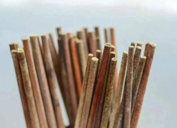 Đun sôi với lửa lớn. Khi nước đã sôi, tiếp tục đun thêm khoảng 10 phút.