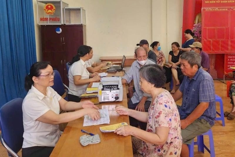 Theo Nghị định số 76/2019/NĐ-CP, chính sách đối với cán bộ, công chức, viên chức, người lao động và lực lượng vũ trang công tác tại vùng có điều kiện kinh tế - xã hội đặc biệt khó khăn bao gồm nhiều khoản phụ cấp và trợ cấp. 