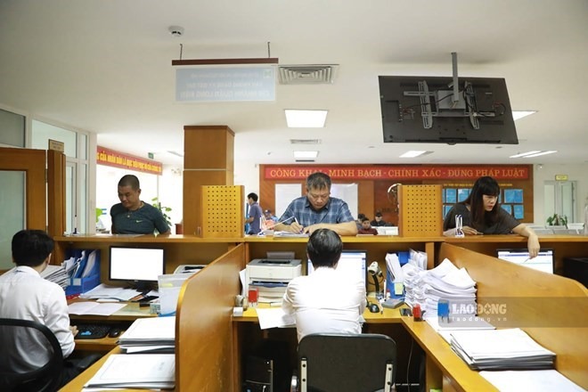 Theo Luật Bảo hiểm xã hội 2024 và Luật Việc làm 2025, tiền lương làm căn cứ đóng bảo hiểm xã hội bắt buộc, bảo hiểm y tế và bảo hiểm thất nghiệp đối với người hưởng lương theo chế độ Nhà nước được xác định từ tiền lương tháng theo chức vụ, chức danh, ngạch, bậc hoặc cấp bậc quân hàm.    