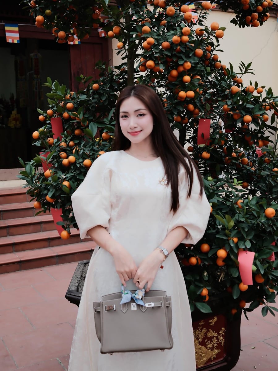 Khi kết hợp cùng phụ kiện như hoa cài áo, túi xách nhỏ hay dây chuyền mảnh, tổng thể Shbet999 com đăng nhập trở nên nổi bật nhưng vẫn giữ được sự tinh tế.