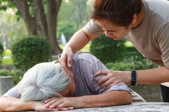 Đi ngủ sớm và dậy sớm giúp ổn định đồng hồ sinh học, cân bằng nội tiết và thúc đẩy quá trình trao đổi chất. 