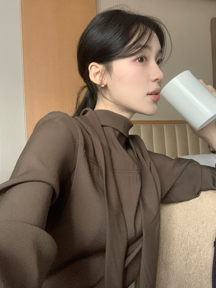 Không quá cầu kỳ, Link Vào SHBET88 Mới Nhất này lại tạo cảm giác thanh lịch và trưởng thành, đặc biệt phù hợp với môi trường công sở hoặc những dịp cần vẻ ngoài chỉn chu.