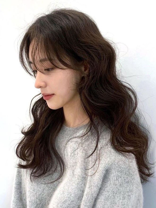 Đây cũng là lựa chọn được nhiều người yêu thích vì giúp gương mặt trông hài hòa hơn.