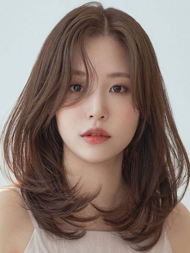 Kiểu tóc này mang lại vẻ thanh lịch và thường được nhiều phụ nữ trưởng thành lựa chọn.