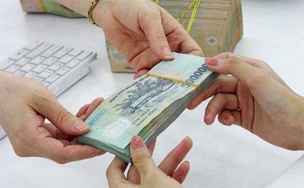 Mức lương cơ sở này được áp dụng cho những người hưởng lương, phụ cấp và các chế độ theo quy định trong hệ thống cơ quan Đảng, Nhà nước, Mặt trận Tổ quốc, các tổ chức chính trị - xã hội, đơn vị sự nghiệp công lập và lực lượng vũ trang từ trung ương đến địa phương.    