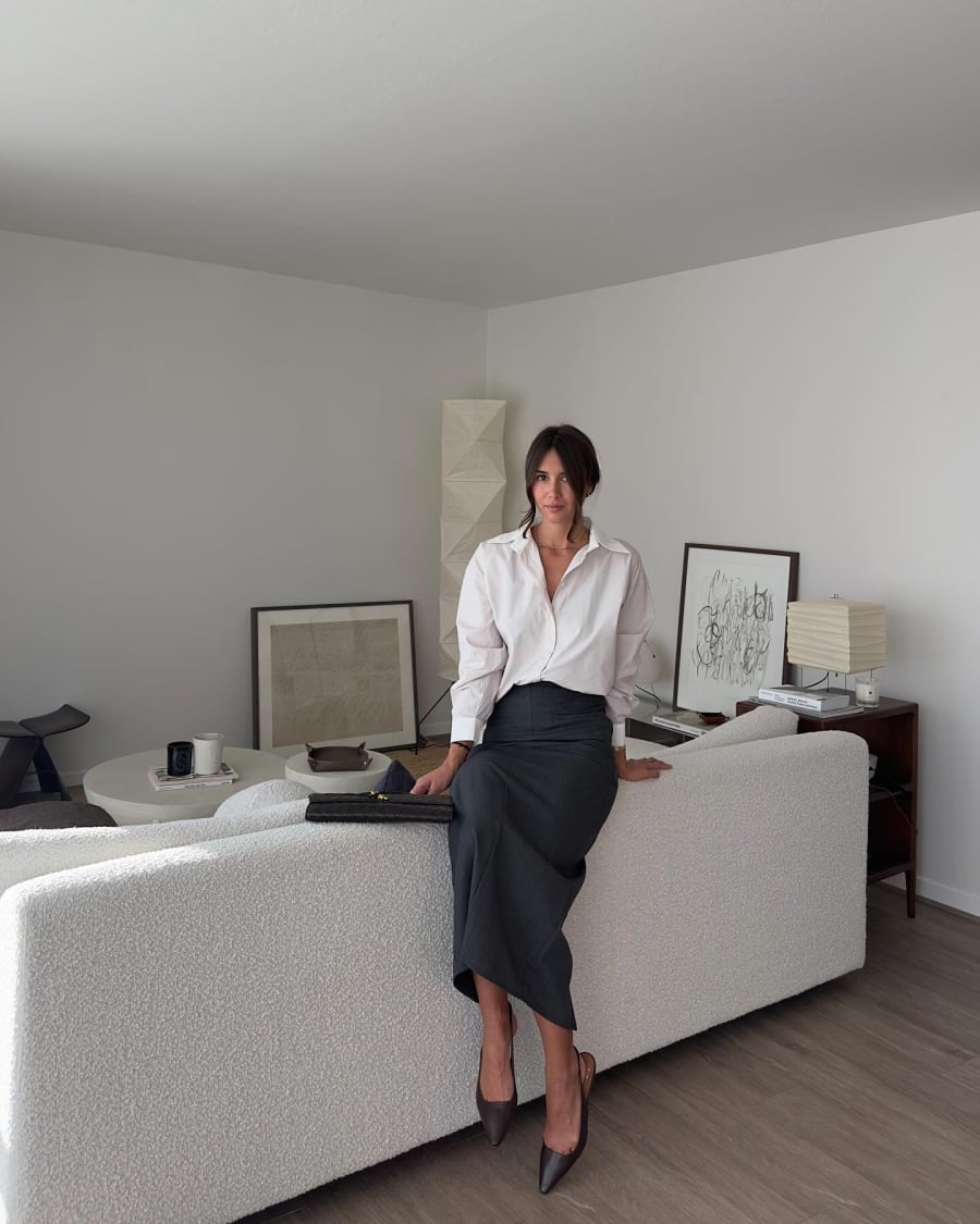  Chất liệu như linen, cotton hoặc lụa mỏng thường được ưu tiên để tăng độ thoáng khí và sự nhẹ nhàng. 
