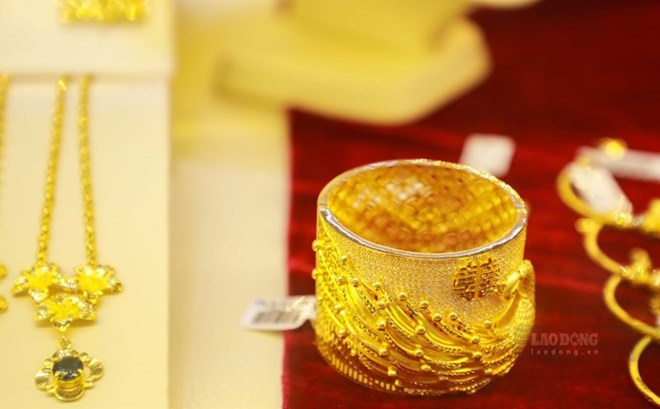 Đáng chú ý, nếu mua vàng miếng SJC vào ngày 15/3 và bán ra trong phiên hôm nay (22/3), nhà đầu tư tại cả SJC và DOJI đều chịu khoản lỗ lên tới 14,6 triệu đồng/lượng.    