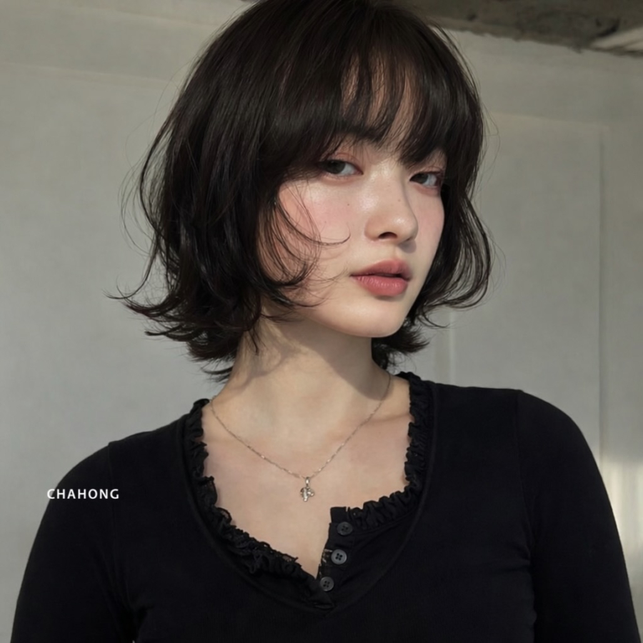 Kiểu tóc này thường gắn liền với phong cách nhẹ nhàng, nữ tính, nhưng vẫn có thể biến tấu bằng cách uốn lơi để tăng thêm sự cuốn hút