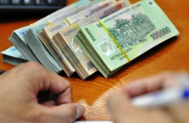 Về phương án điều chỉnh lần đầu từ 1/7/2026, dự thảo đưa ra hai lựa chọn: tăng 4,5% kèm 200.000 đồng/tháng hoặc tăng 8% trên mức lương hưu của tháng 6/2026.    