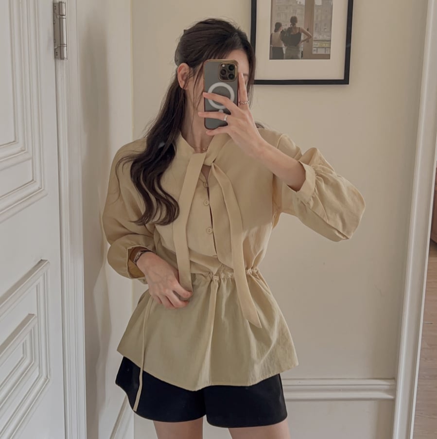 Khi phần đỉnh đầu có độ cao nhất định, khuôn mặt sẽ có cảm giác dài hơn, từ đó trở nên cân đối hơn, đặc biệt phù hợp với những dáng mặt ngắn hoặc tròn.
