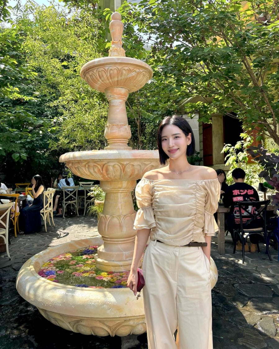 Các thiết kế blouse làm từ chất liệu mỏng nhẹ như voan, lụa hay cotton thường giúp Shbet999 com đăng nhập trở nên bay bổng hơn, đồng thời mang lại cảm giác dễ chịu khi mặc.