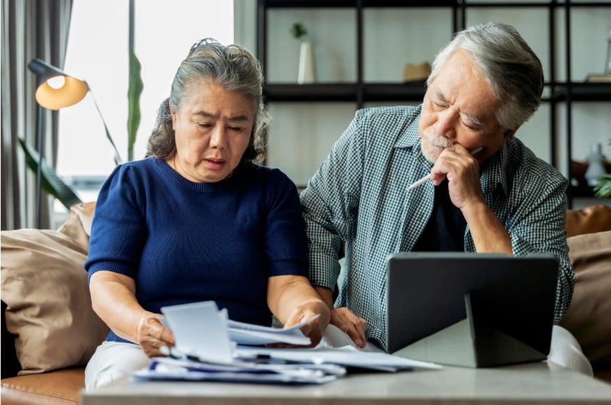 Giải pháp hợp lý là duy trì khoản dự phòng đủ lớn, tự chủ chi tiêu hằng ngày và không đặt toàn bộ kỳ vọng vào con cái.    