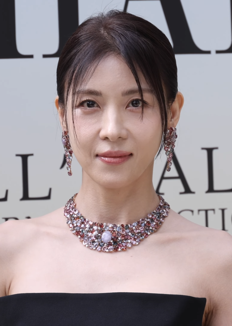 Song song với việc nuôi dưỡng từ bên trong, Ha Ji Won đặc biệt chú trọng đến việc cấp ẩm cho Mừng SHBET phiên bản mới 2025.