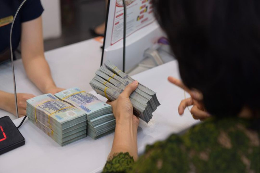 Không chỉ các ngân hàng lớn, nhiều nhà băng khác như Bac A Bank, PGBank hay VCBNeo cũng niêm yết lãi suất tiệm cận hoặc vượt mốc 7%/năm ở các kỳ hạn trung hạn.