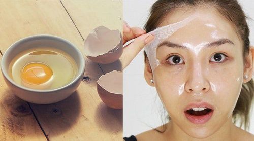 Lòng trắng trứng chứa hàm lượng protein cao, đặc biệt là albumin, có khả năng tạo một lớp màng mỏng trên bề mặt da khi khô lại.