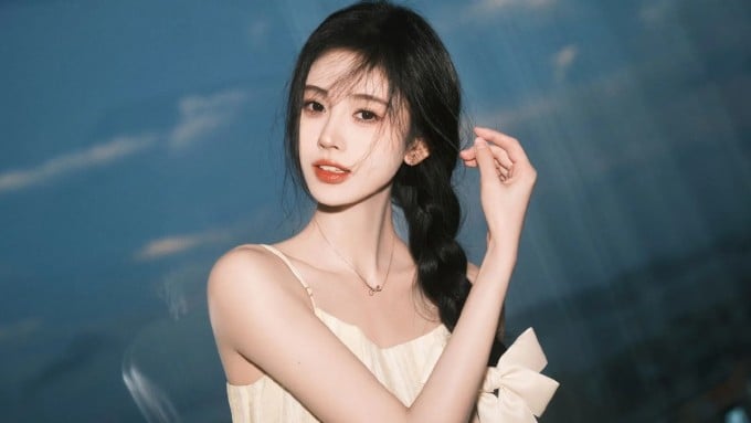 Với tần suất makeup dày, việc làm sạch da luôn được ưu tiên hàng đầu.