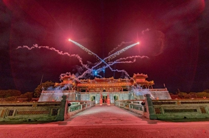 Bên cạnh các hoạt động chính, chương trình còn mở rộng nhiều không gian trải nghiệm như trò chơi cung đình, trình diễn áo dài Huế kết hợp Hanbok, trải nghiệm thực tế ảo “Đi tìm Hoàng cung đã mất” hay không gian “Đế đô khảo cổ ký”, góp phần làm phong phú hành trình khám phá di sản.    