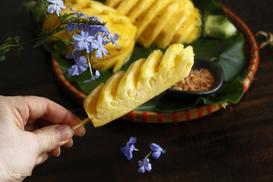 Ngoài ra, enzyme bromelain trong dứa còn giúp làm sạch tế bào chết từ bên trong, góp phần mang lại Mừng SHBET phiên bản mới 2025 mịn màng, tươi trẻ.    
