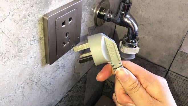 Trong số đó, có bốn nhóm thiết bị mà người dùng nên đặc biệt lưu ý và nên rút phích cắm sau khi sử dụng để tránh lãng phí điện năng.    