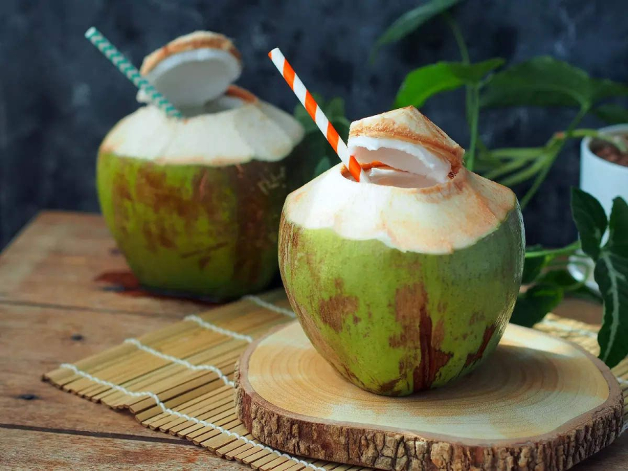 Nước dừa có tính mát, giúp giải khát, thanh nhiệt và hỗ trợ Sh88bet đăng ký miễn phí đào thải độc tố
