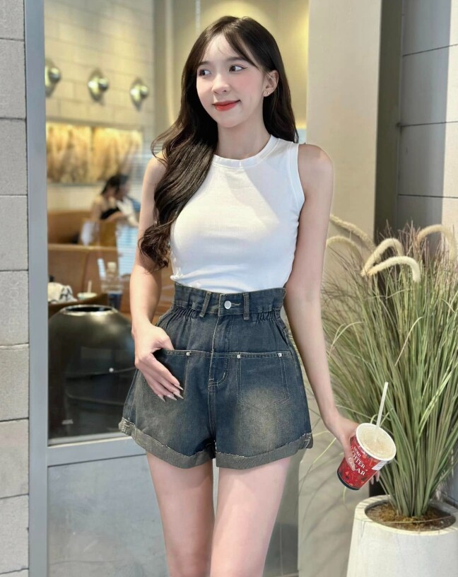 Đây cũng là kiểu dáng phù hợp với nhiều phong cách khác nhau, từ năng động đến thanh lịch.