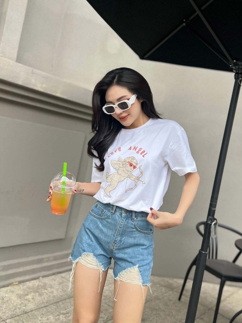  Khi phần eo được nâng lên, tỷ lệ giữa thân trên và thân dưới trở nên hài hòa, từ đó vóc dáng tổng thể cũng cao ráo hơn.