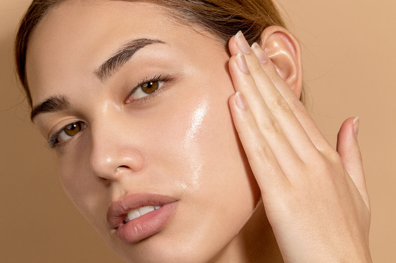 Các loại kem đặc nên được chuyển sang dạng gel hoặc lotion nhẹ, dễ thấm.