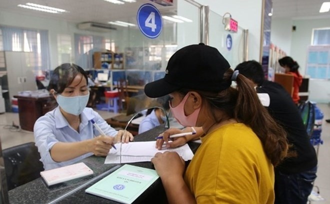 Phương án thứ hai đề xuất đơn giản hơn, khi toàn bộ đối tượng thuộc phạm vi điều chỉnh sẽ được tăng đồng loạt 8% trên mức hưởng của tháng 6/2026.    