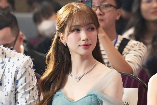 Hòa Minzy tiết lộ lý phải rao bán nhà gấp sau khi thông báo trả hết nợ