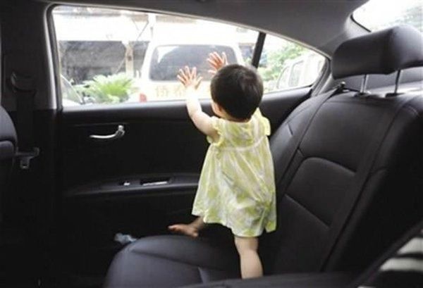 Ngay sau đó, anh cùng người dân nhanh chóng đưa cháu bé đi cấp cứu tại bệnh viện, nhưng nạn nhân không qua khỏi.    