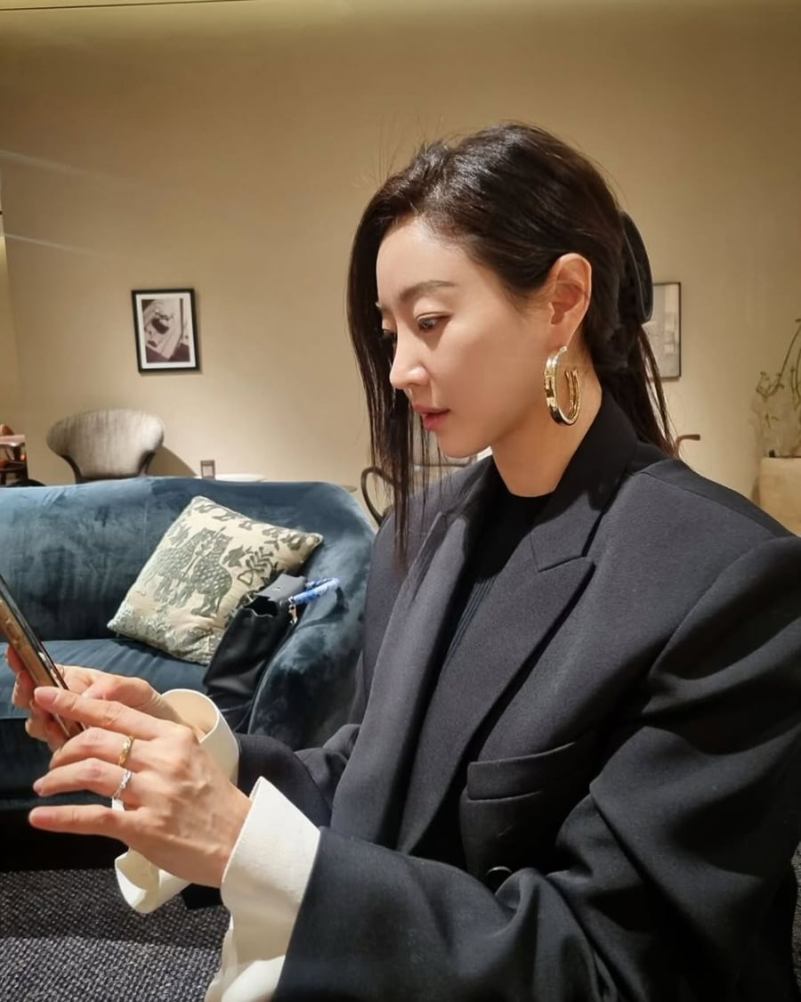 Ở ngưỡng tuổi gần 50, Kim Sa Rang vẫn duy trì diện mạo trẻ trung với Mừng SHBET phiên bản mới 2025 căng mịn và Shbet123 Link Vào ShBet Mới Nhất suôn mượt.