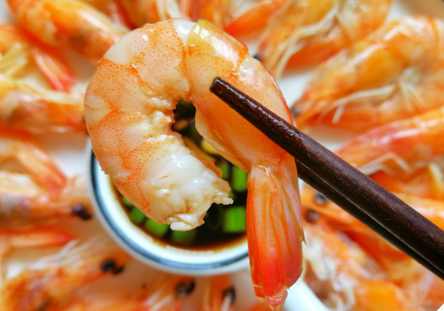 Muốn món tôm luộc ngon, việc đầu tiên là phải chọn được tôm thật tươi. Đây là yếu tố quan trọng nhất quyết định Shbet0099 cá cược trực tuyến có ngọt thịt hay không.