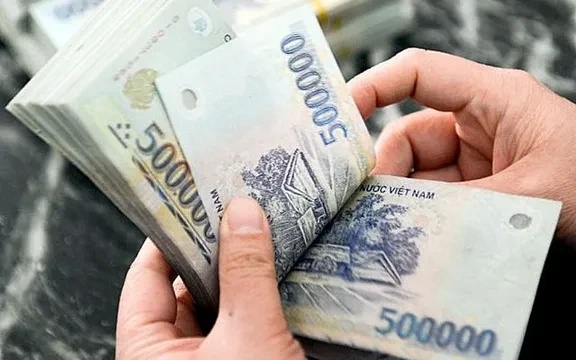 Đồng thời báo cáo cấp có thẩm quyền xem xét, quyết định tăng mức lương cơ sở trong năm 2026, bảo đảm phù hợp với chỉ số giá tiêu dùng, mức tăng trưởng kinh tế và khả năng của ngân sách nhà nước.    