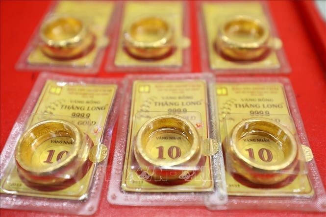 Trên thị trường quốc tế, giá vàng giao ngay dao động quanh mốc 4.750 USD/ounce, tương đương khoảng 151 triệu đồng/lượng khi quy đổi theo tỷ giá của Vietcombank. 