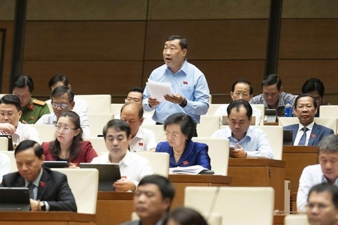 Đại biểu Thạch Phước Bình (đoàn Vĩnh Long) cho biết những năm gần đây, Nhà nước đã có các bước điều chỉnh tích cực đối với lương cơ sở, từ mức 1,49 triệu đồng lên 1,8 triệu đồng, sau đó 2,34 triệu đồng/tháng và dự kiến tiếp tục tăng lên 2,53 triệu đồng từ ngày 1.7.2026.    