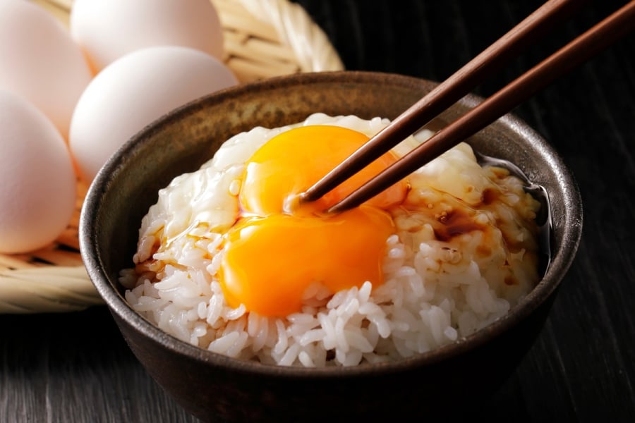 Vì sao người Nhật Bản thường xuyên ăn cá sống, trứng gà sống mà không sợ nhiễm khuẩn?