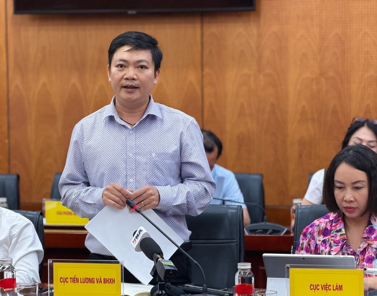 Trên cơ sở đó, Bộ Nội vụ đã phối hợp với các bộ, ngành liên quan xây dựng dự thảo Nghị định quy định mức lương cơ sở và chế độ tiền thưởng đối với cán bộ, công chức, viên chức và lực lượng vũ trang.    