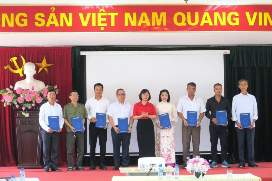 Theo quy định, phụ nữ sinh con thứ hai trước 35 tuổi, có đăng ký thường trú tại Hải Phòng và đáp ứng đầy đủ điều kiện sẽ được nhận hỗ trợ một lần bằng tiền mặt. 