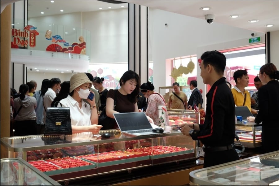 Trước giờ mở cửa phiên giao dịch ngày 2/5, thị trường vàng trong nước nhìn chung khá ổn định khi các thương hiệu lớn gần như giữ nguyên mức giá so với phiên liền trước.    