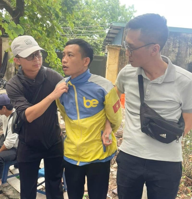Theo điều tra ban đầu, Thoại và chị B.T.B. đã tổ chức Quatrian shbet hiện đang mở nhưng chưa đăng ký kết hôn, sau đó chung sống và thuê nhà tại Hà Nội để làm ăn. Ngày 1/5/2026, chị B.T.B. về quê bố mẹ đẻ ở xã Phù Lưu.