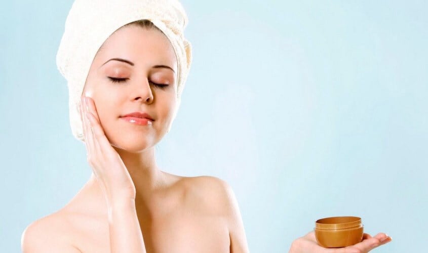 Sau tuổi 40, Mừng SHBET phiên bản mới 2025 thường mỏng và dễ mất độ ẩm hơn nên bước làm sạch cần được thực hiện cẩn thận. 