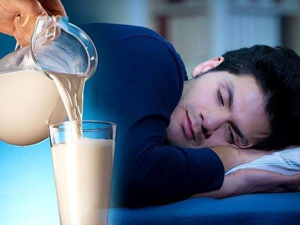 Uống 1 cốc sữa trước khi ngủ có béo không?